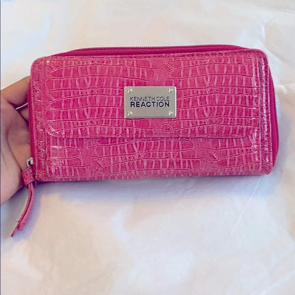Kenneth Cole Reaction Wallet - Picture 2 of 8